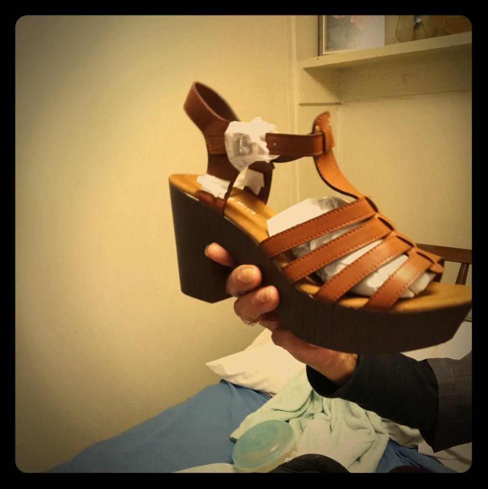 New Brown leather heels